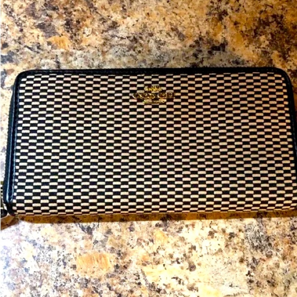 Coach Accordion Zip Legacy jacquard Round wallet "MILK…